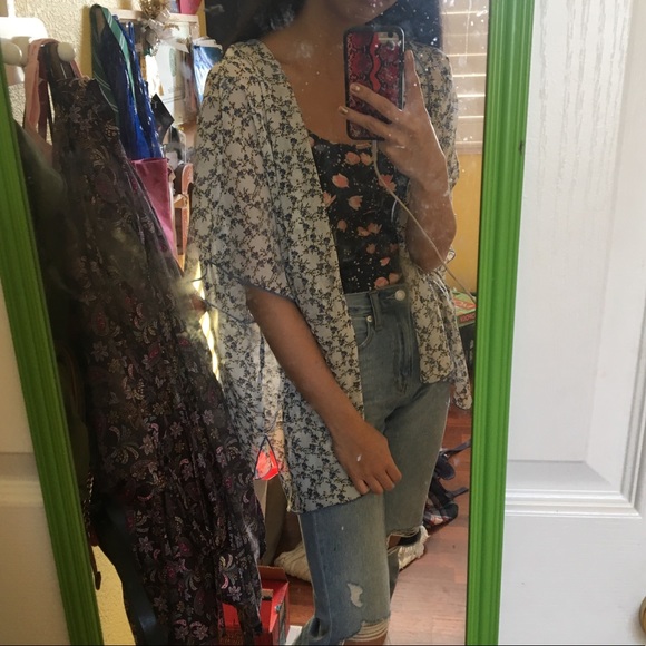 FLORAL KIMONO - Picture 2 of 2